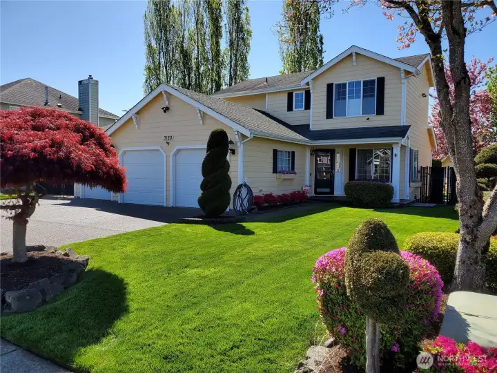 Located on a low traffic cul-de-sac with plenty of additional parking!
