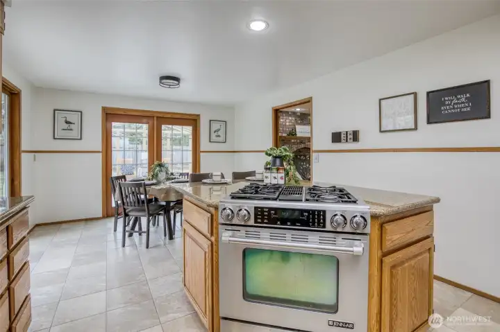 Kitchen/Dining Area