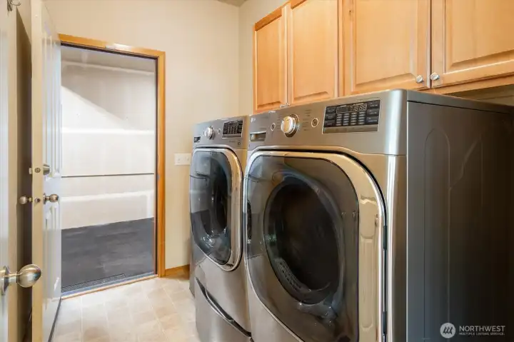 Main level washer/dryer Main level washer/dryer