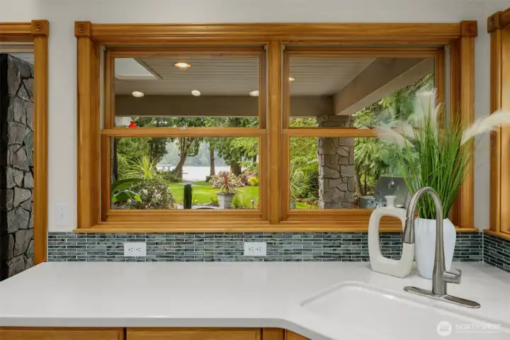 Spacious kitchen with island and breakfast bar