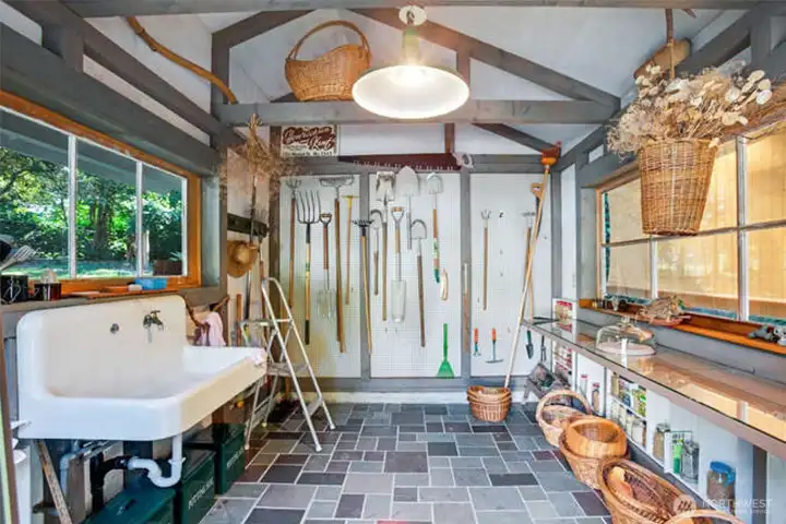 Previous photo of the potting shed