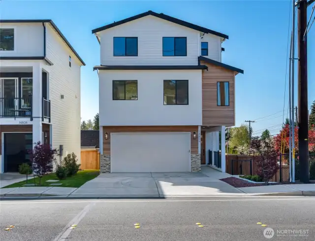 Fantastic location between Lynnwood & Edmonds with short drives to freeways & DT Edmonds.