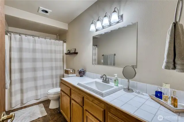 Mainfloor bathroom