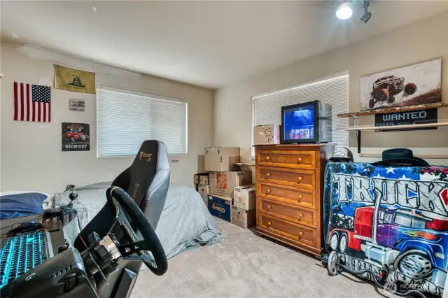Additional bedroom on the mainfloor.