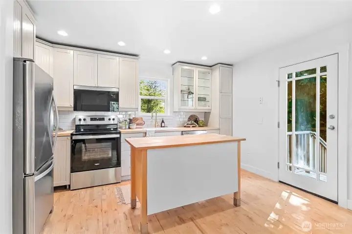 Stylish modern updates in the kitchen and a side door to access the driveway and backyard.