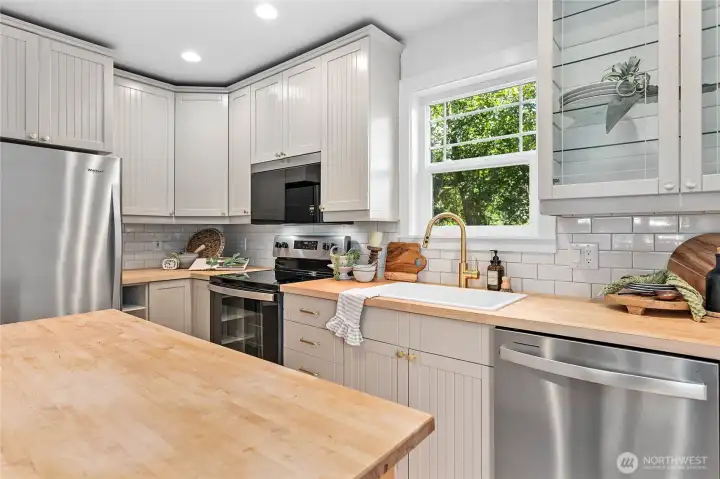 New SS appliances that truly shine.