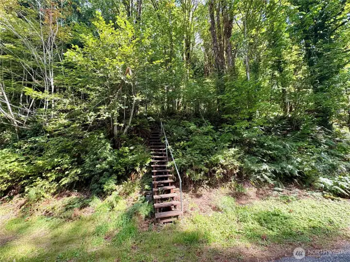 Back lot included in sale.