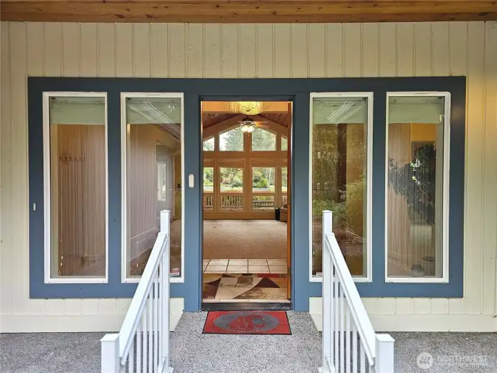 This well-lit entry welcomes you!