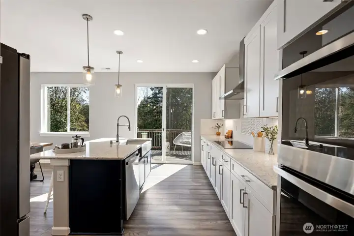 Double Ovens, stainless steel appliances and plenty of workspace