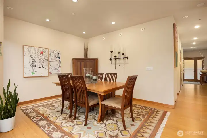 A closer look at the dining area.