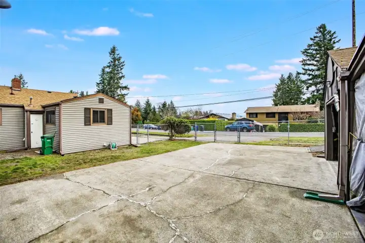 Large gated driveway/ backyard