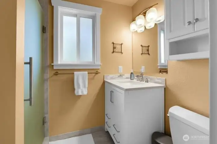 Very nicely appointed 3/4 primary bath