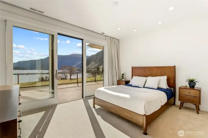 Second floor, queen suite with ensuite