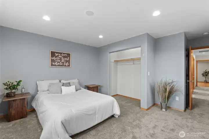 Large 5th bedroom (upper)