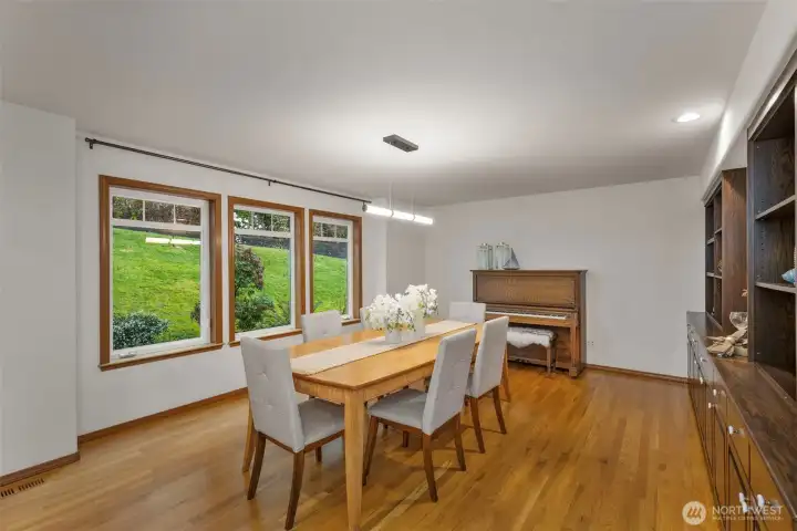 HUGE dining room with built-ins.