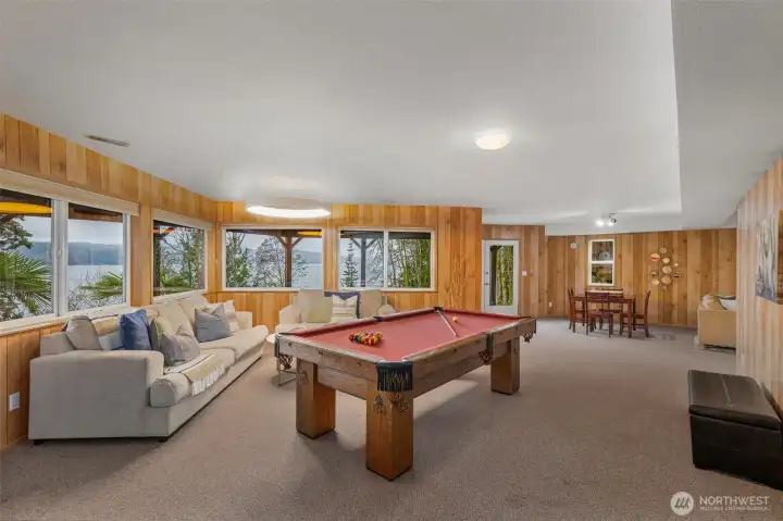 Lower level, rec room, multi-gen living, income potential..all with gorgeous VIEWS!!