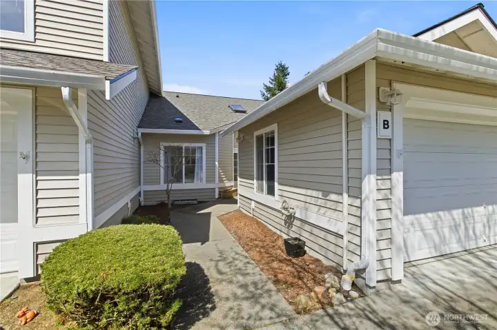 ONE level condo in GATED Waterford in Lakeland Hills!