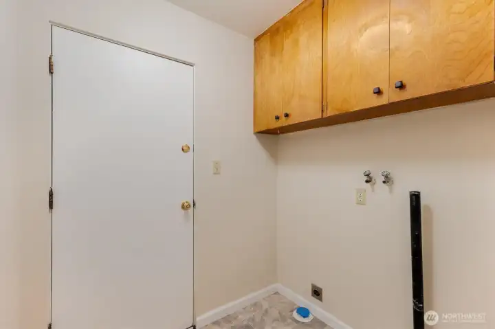 Laundry Room w/ door out to Garage