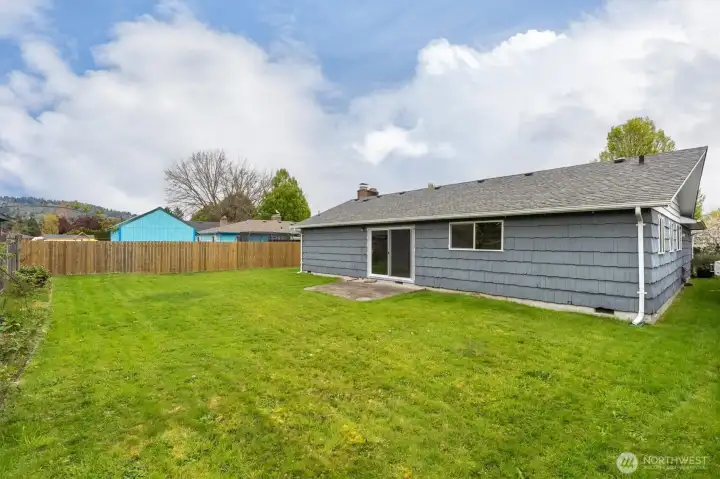 Lots of room to play or let your Pets play .... Lots of room to play or let your Pets play ....