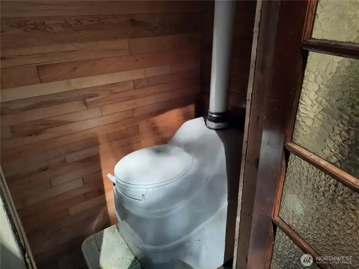 Composting toilet