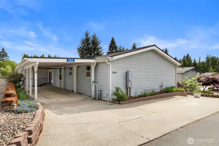 Lovely home with plenty of parking!