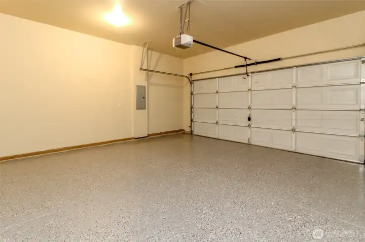 2 Cars Garage!