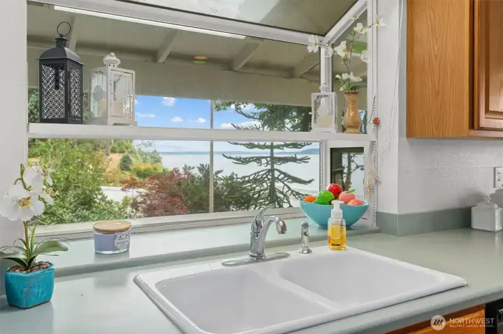 Imagine washing dishes with a view like this