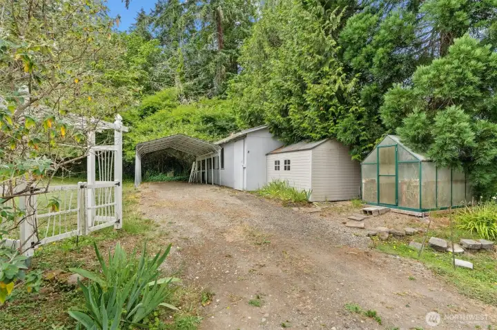 Storage building, 2 green houses, an outbuilding shed, and car port...RV/boat parking