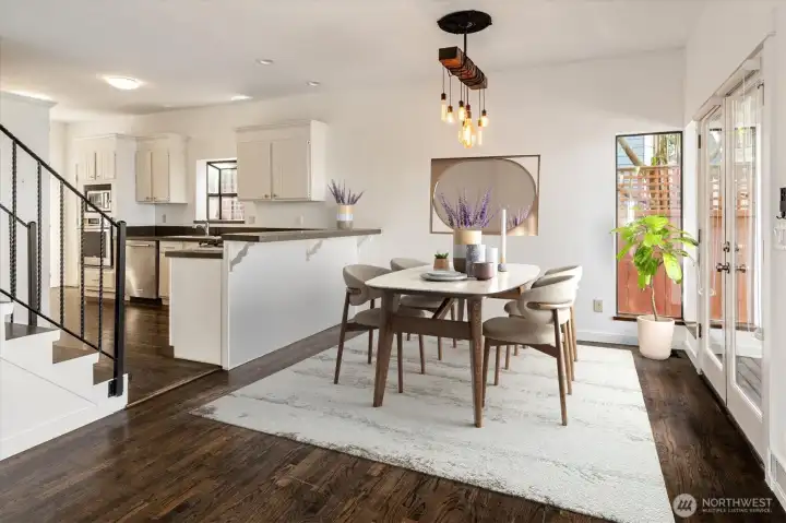 Dining room (virtually staged) Dining room (virtually staged)