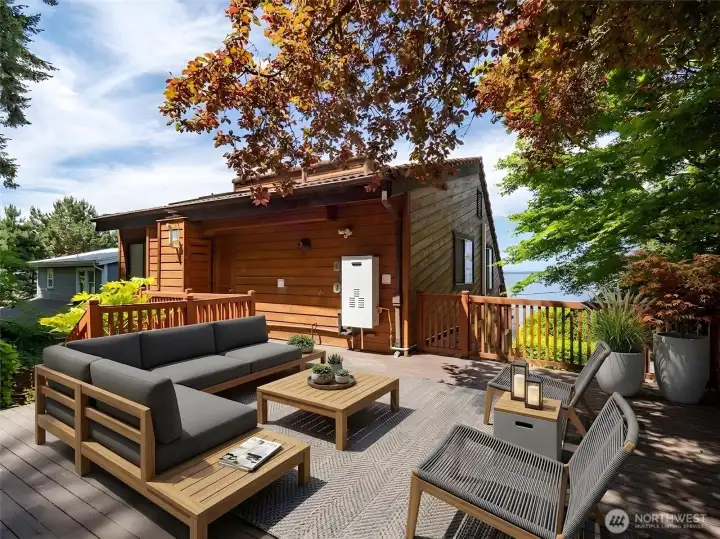 Expansive backyard outdoor deck (virtually staged) Expansive backyard outdoor deck (virtually staged)