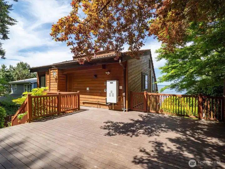 Backyard outdoor deck Backyard outdoor deck
