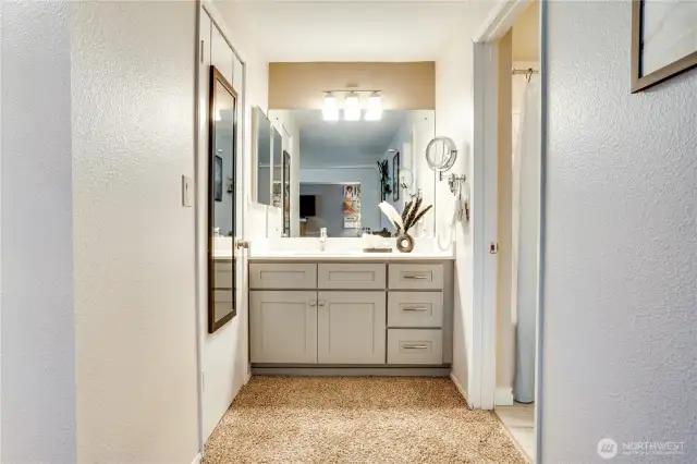Primary suite bath vanity