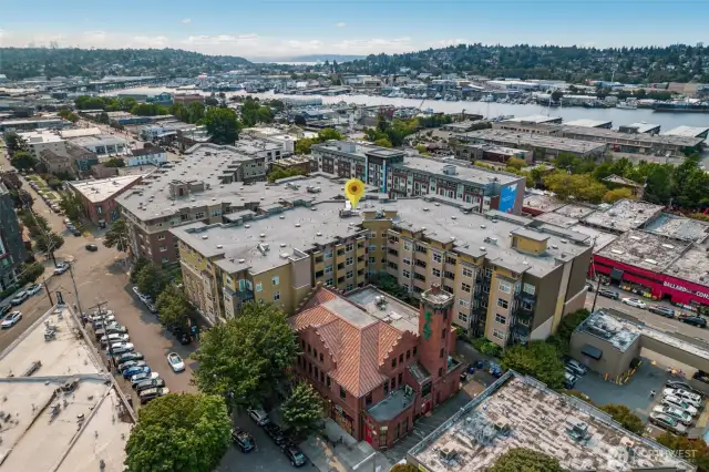 Canal Station North is perfectly placed in the heart of Ballard and steps the best restaurants, shops, and the Sunday Farmers Market.