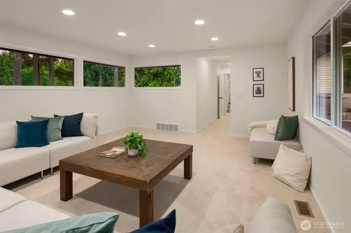 upstair bonus/ Den