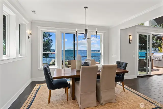 Walls of windows envelop the dining area, showcasing sparkling lake vistas and creating a bright, inviting space.