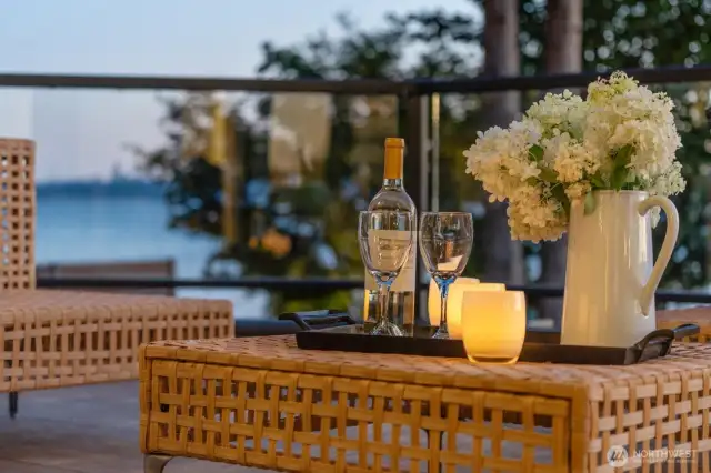 Sweeping lake views and a sunset glow—an entertainer’s paradise.
