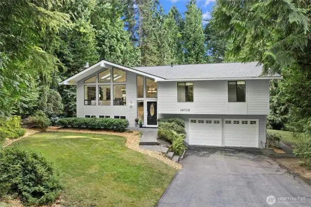 Fresh exterior paint, 2021 new roof.