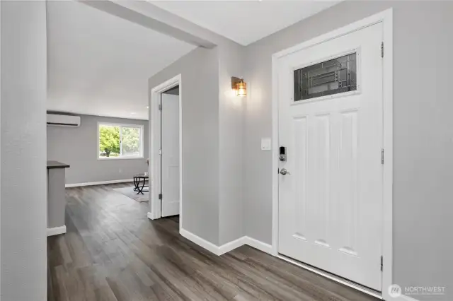 Enter into this super cute home with all new laminate flooring