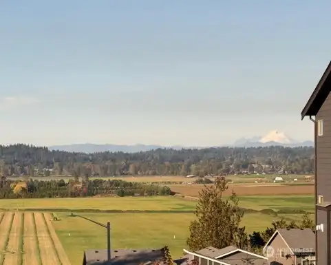 Stunning views of the valley and Mt. Baker from upstairs!