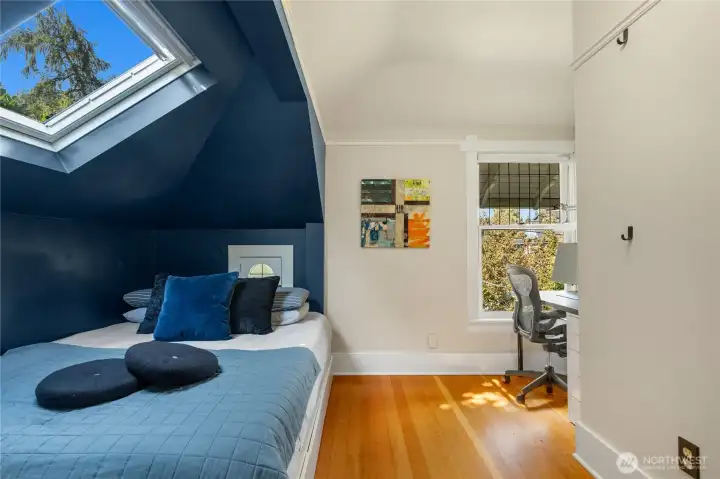 2nd bedroom