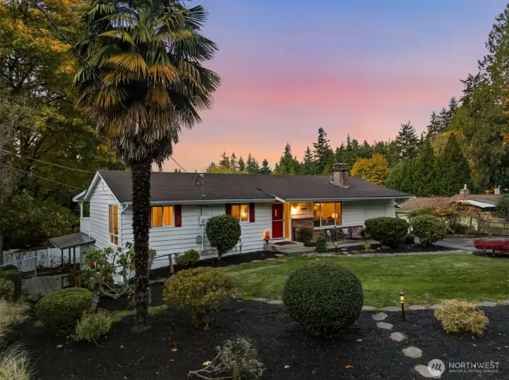 Welcome to this charming Daylight Rambler!