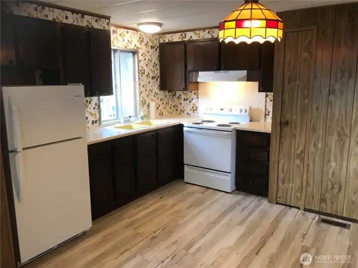 Spacious kitchen with eating space