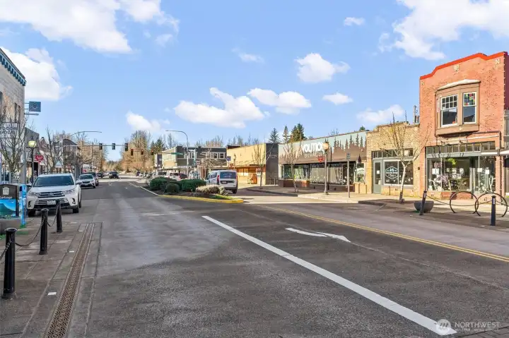Blocks to downtown North Bend.