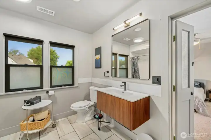 Main Flr Primary Bath