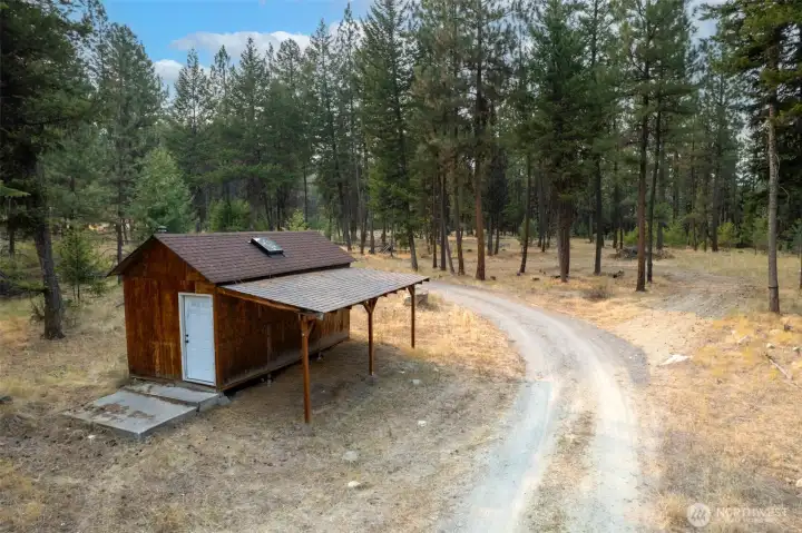 Insulated Outbuilding with a small loft, sky light just down from the House
