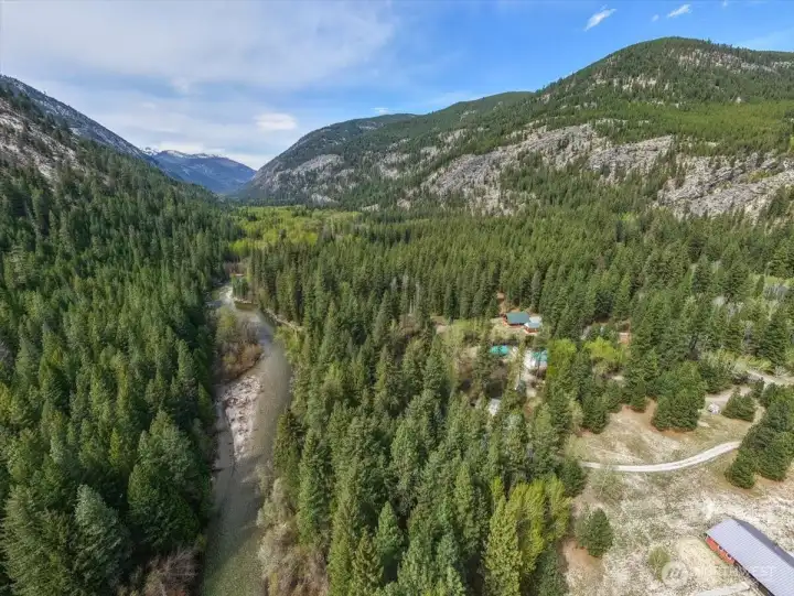 Right off of the Entiat River and only minutes to more USFS Land.