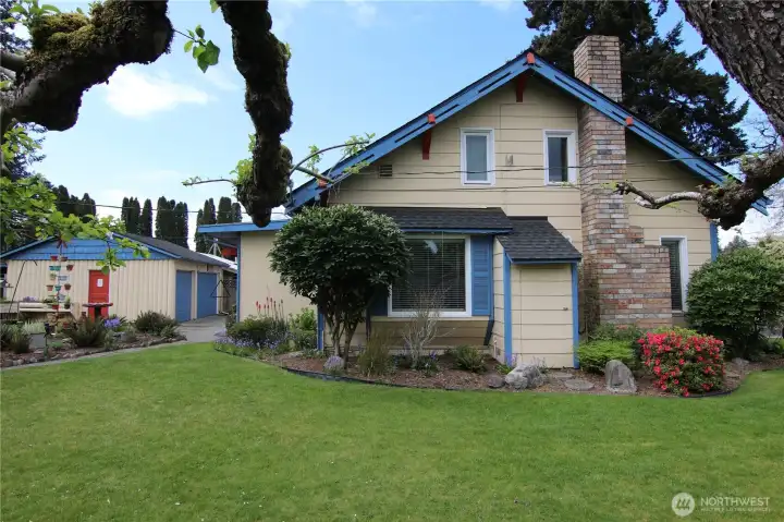 Warm, inviting and happy colors.  This place exudes joy!