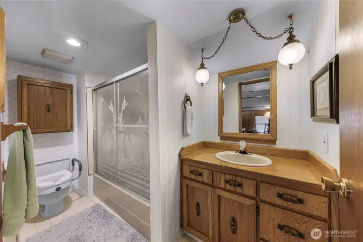 The upstairs full bath services both upstairs bedrooms