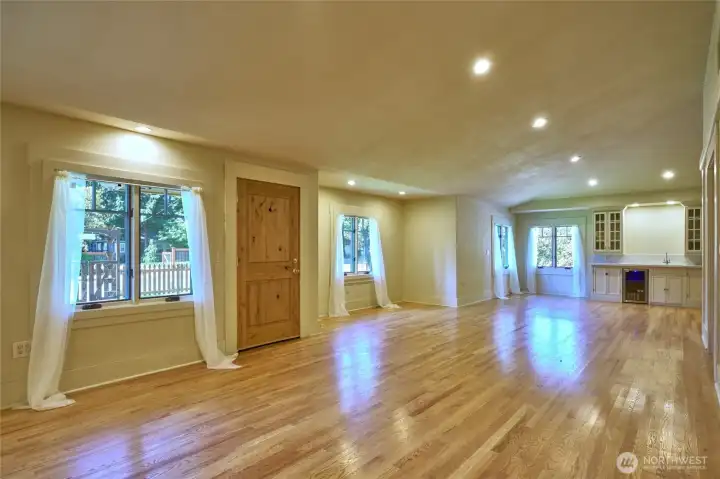 Extra large living room Extra large living room