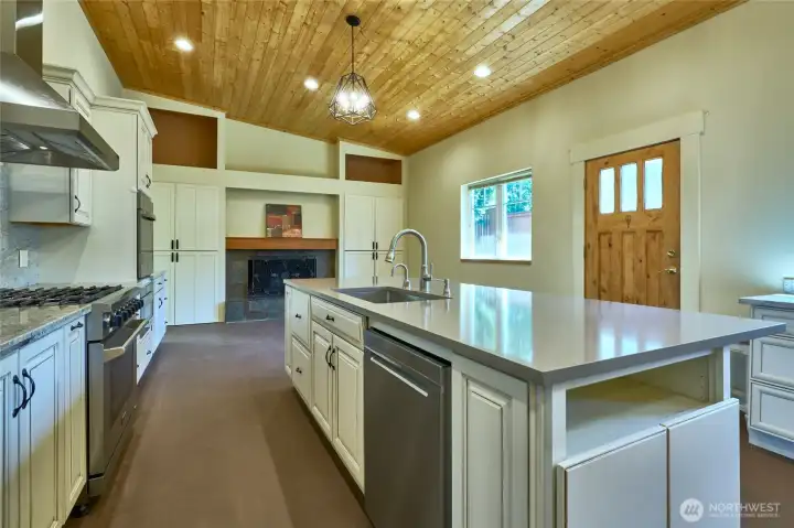 Chef's kitchen for entertaining Chef's kitchen for entertaining